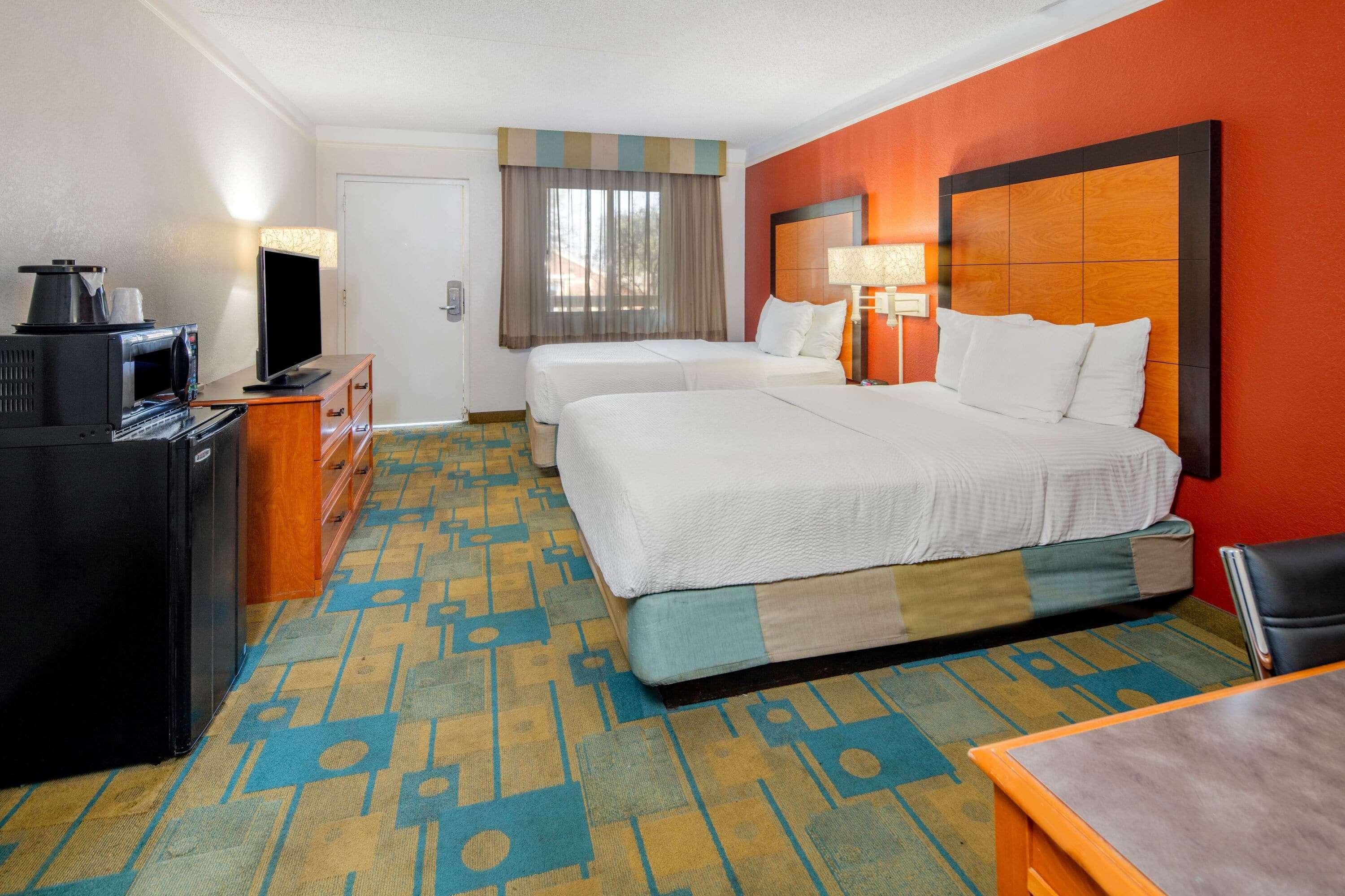 La Quinta & By Wyndham Spectrum Hotel Irvine