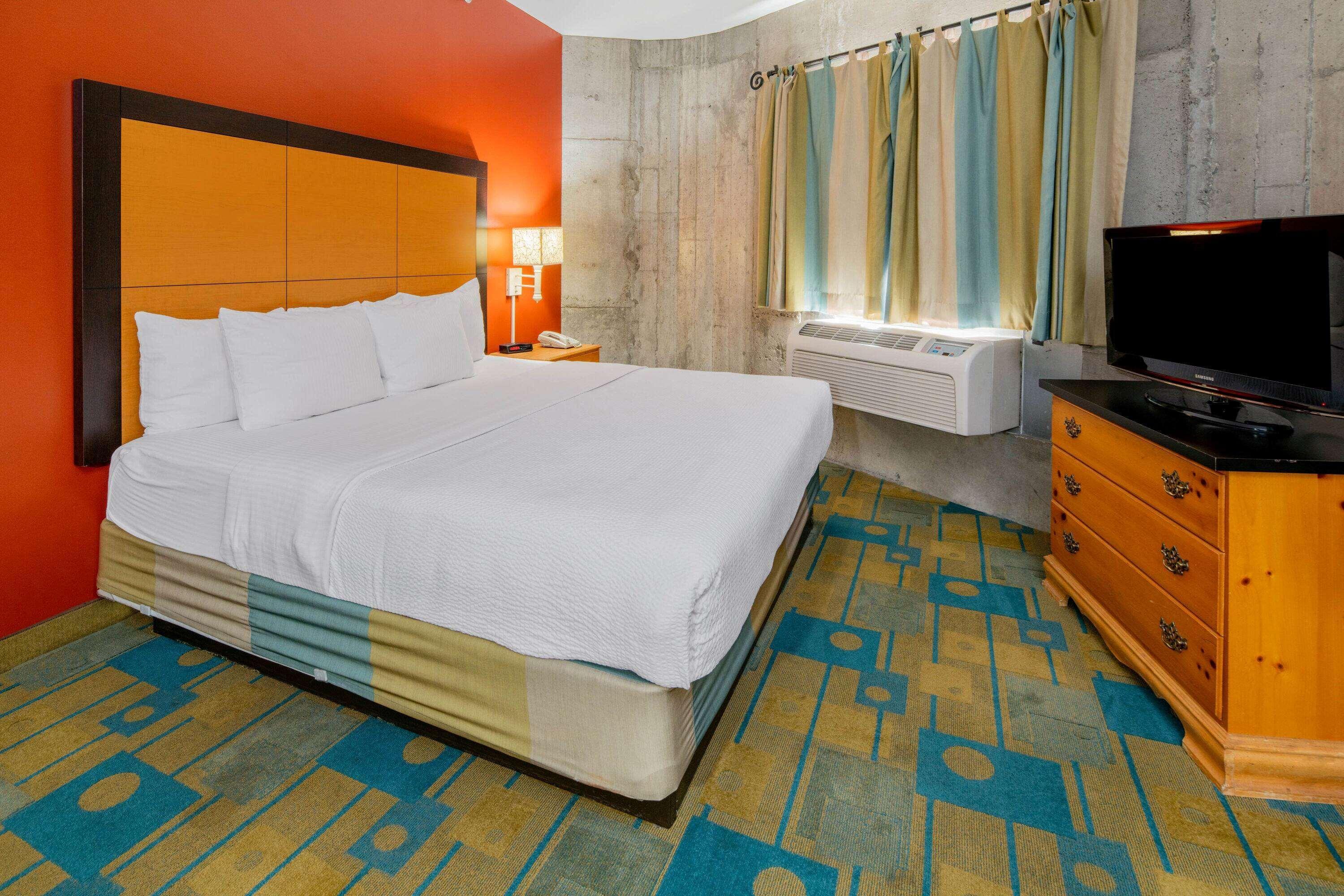 La Quinta & By Wyndham Spectrum Hotel