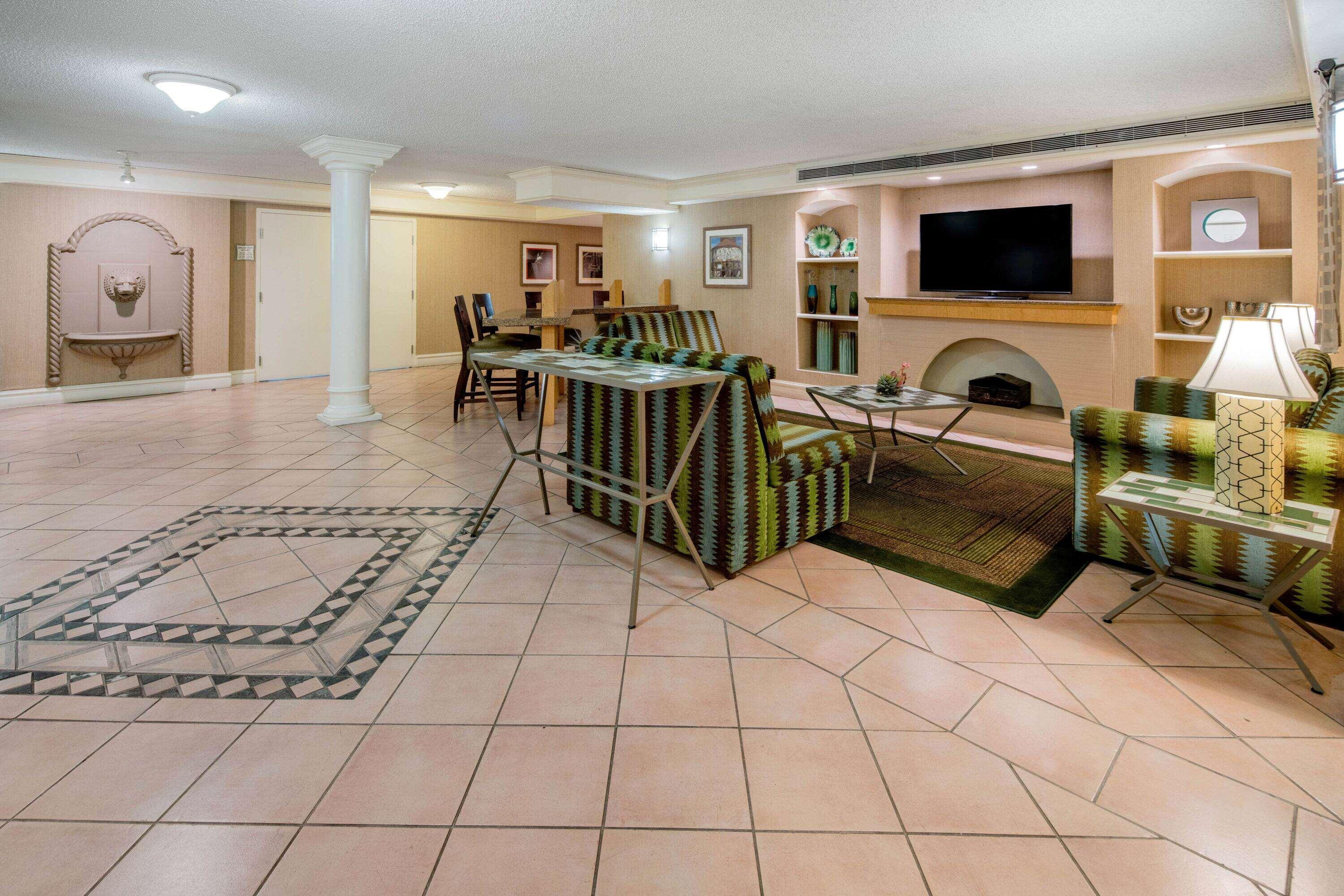Hotel La Quinta & By Wyndham Spectrum Irvine