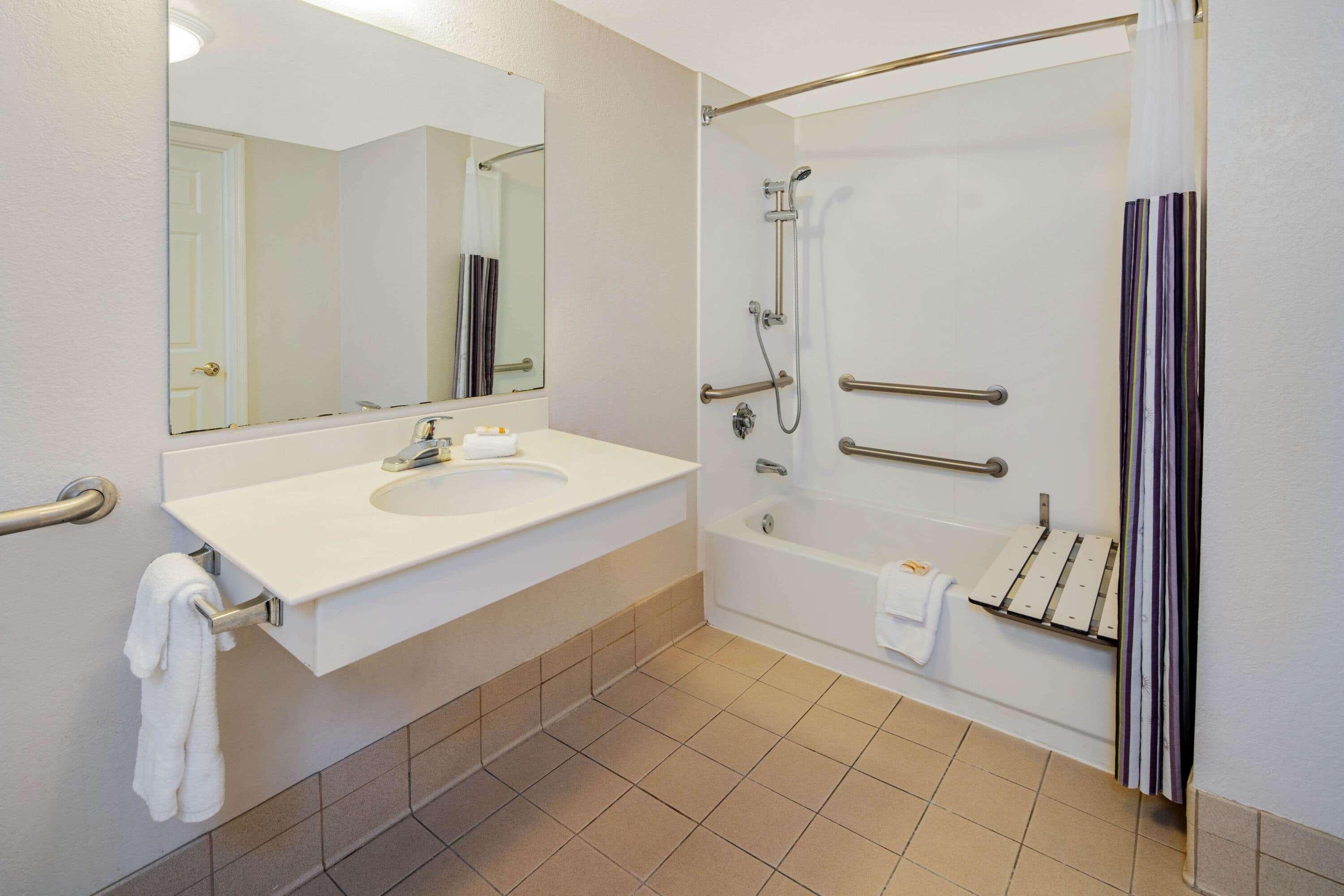 La Quinta & By Wyndham Spectrum Hotel 3*