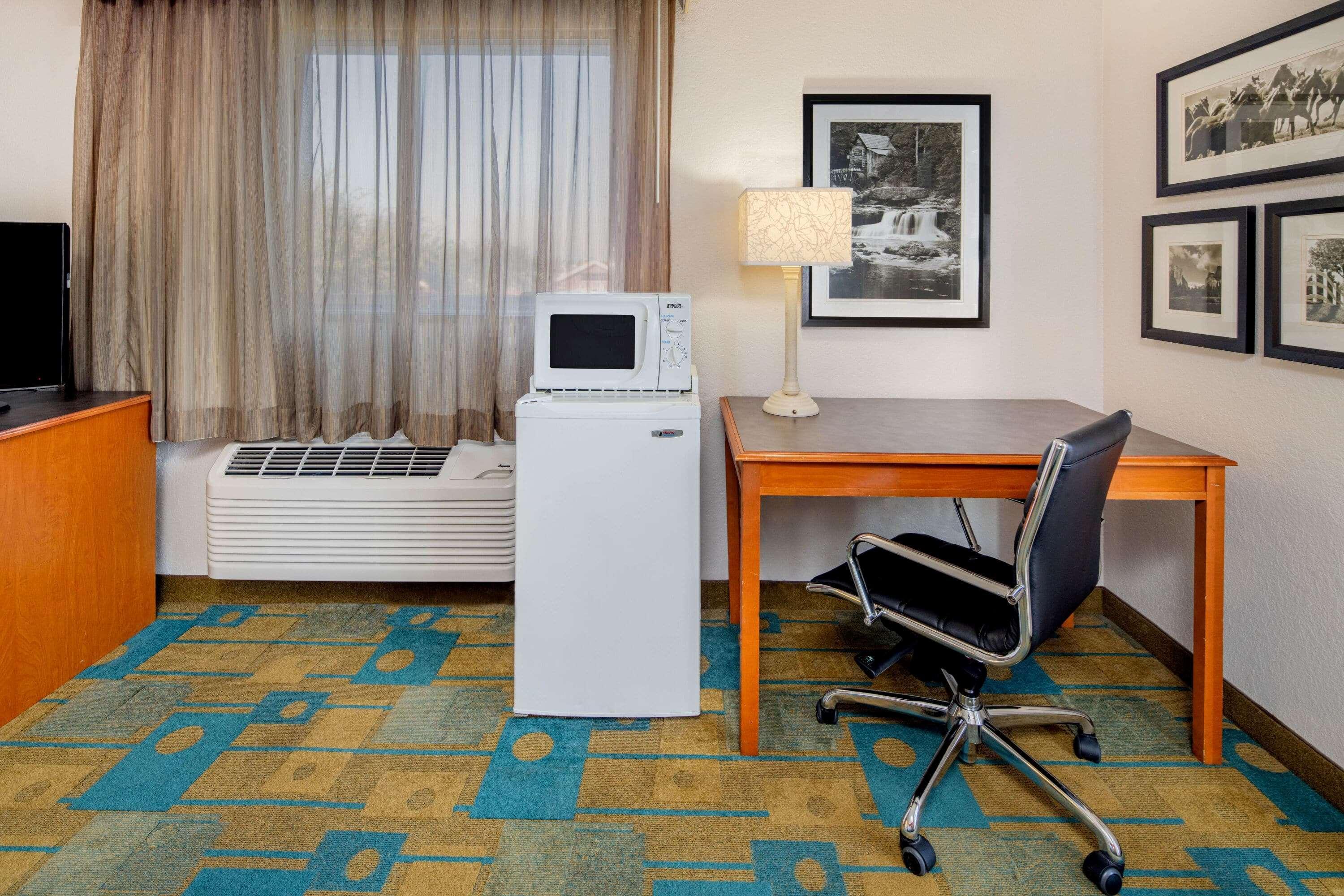 La Quinta & By Wyndham Spectrum